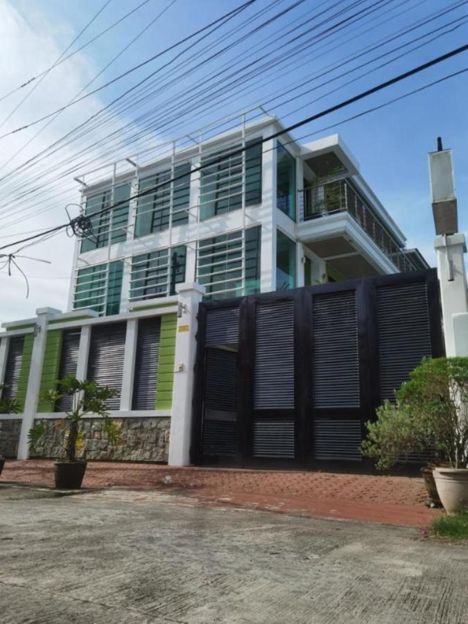 Delta Star Manor Hotel นากา ภายนอก รูปภาพ